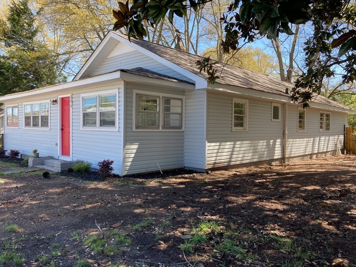 806 E Main St in Easley, SC - Building Photo