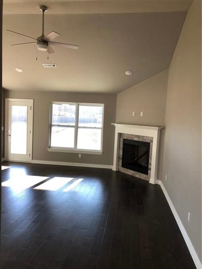 746 Roselawn St in Siloam Springs, AR - Building Photo - Building Photo