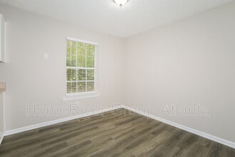 6530 River Hill Dr in Flowery Branch, GA - Foto de edificio - Building Photo