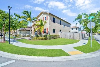 23391 SW 118 Ave in Homestead, FL - Foto de edificio - Building Photo