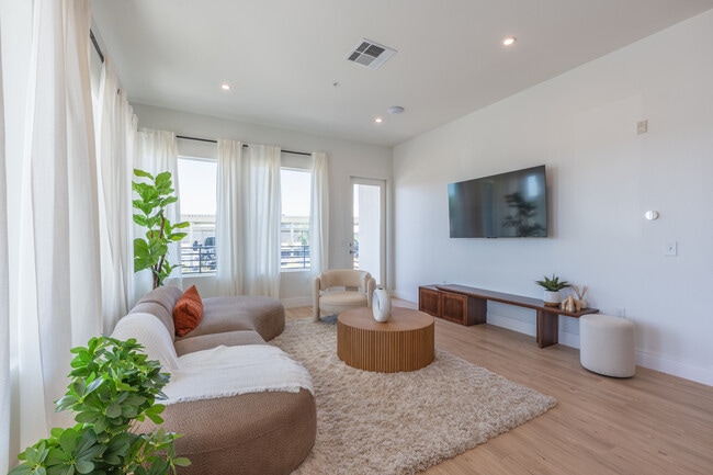 Otonomus in Las Vegas, NV - Foto de edificio - Interior Photo