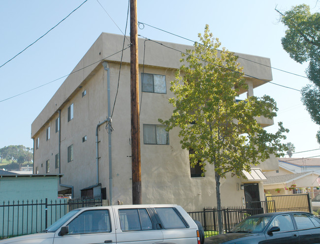 3175 Estara Ave in Los Angeles, CA - Building Photo - Building Photo