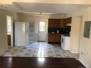 155 Dividend Rd in Rocky Hill, CT - Building Photo - Building Photo