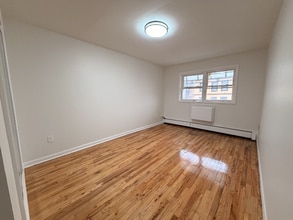 1902 Barnes Ave, Unit 3 in Bronx, NY - Building Photo - Building Photo