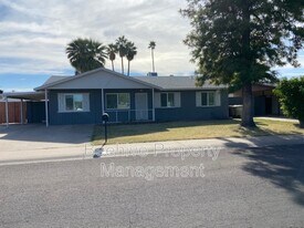 4633 W Sunnyslope Ln in Glendale, AZ - Building Photo