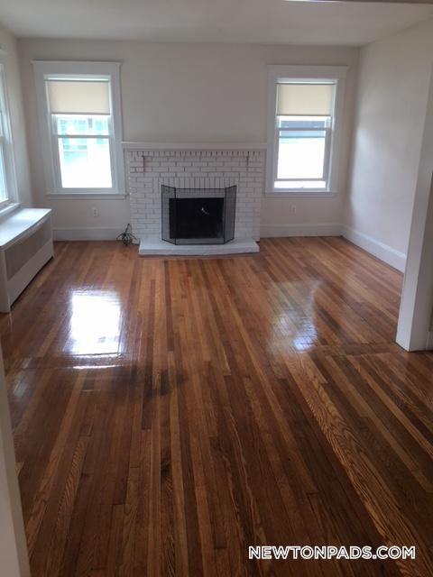 14 Hammondswood Rd in Newton, MA - Foto de edificio - Building Photo