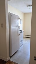 26 Grove St, Unit 6 in Arlington, MA - Foto de edificio - Building Photo