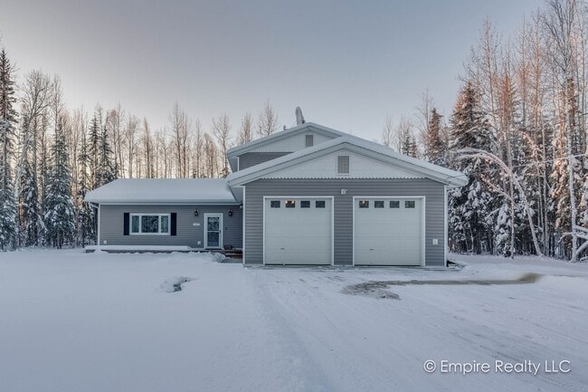 2117 Starfox Dr in North Pole, AK - Building Photo - Building Photo