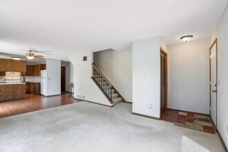 1411 10th Ave E in Shakopee, MN - Building Photo - Building Photo