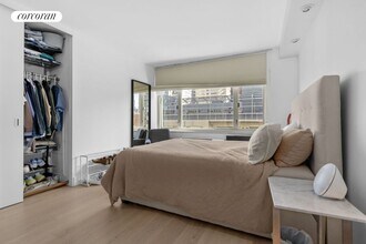 130 W 67th St in New York, NY - Building Photo - Building Photo