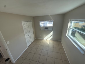 1407 S Madison Ave, Unit Apt A in Clearwater, FL - Foto de edificio - Building Photo