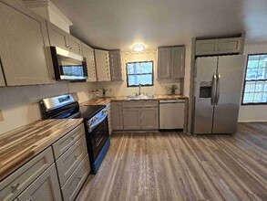 415 Walker Dr in Lincolnton, NC - Building Photo - Building Photo