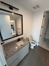 2283 NE 173rd St, Unit A12 in North Miami Beach, FL - Foto de edificio - Building Photo