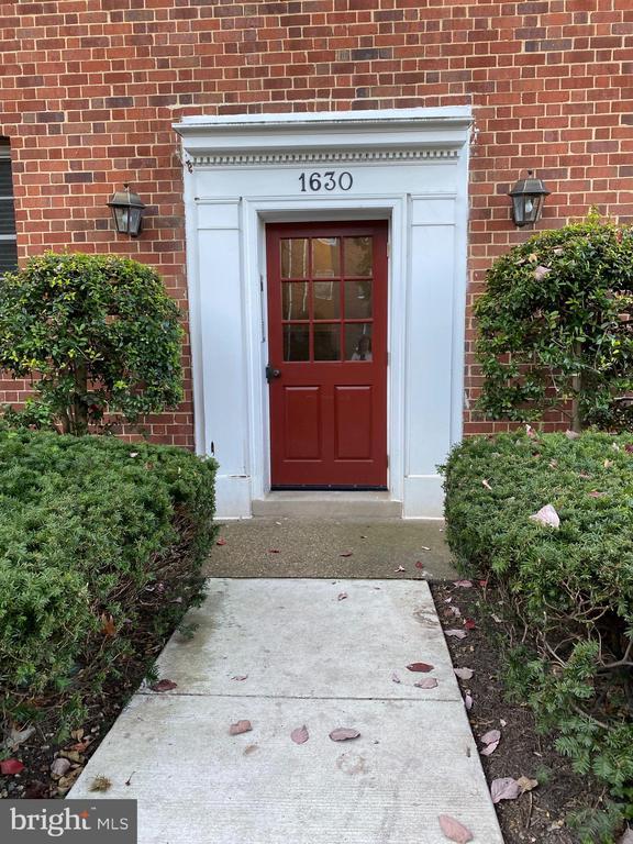 property at 1630 W Abingdon Dr