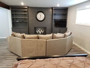 6675 Canterbury Dr, Unit Garden Apartment in Gladstone, OR - Foto de edificio - Building Photo