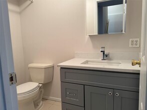 40 Linwood Rd N in Port Washington, NY - Building Photo - Building Photo