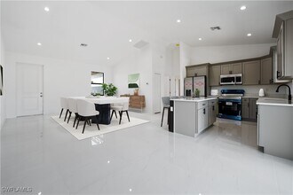 2458 NW 9th Terrace in Cape Coral, FL - Building Photo - Building Photo