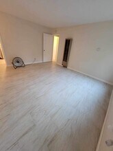 7160 Perris Hill Rd, Unit #2 in San Bernardino, CA - Foto de edificio - Building Photo