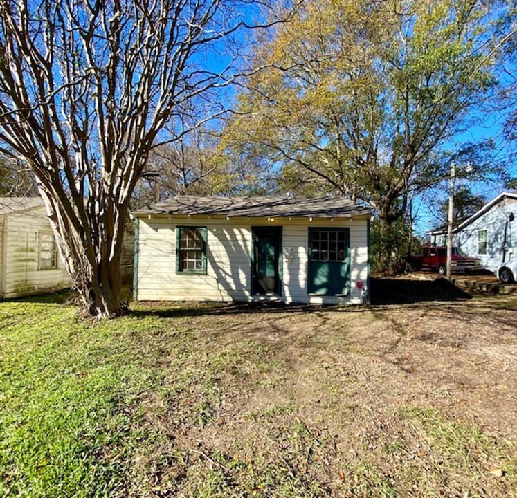 7024 Karen St in Shreveport, LA - Building Photo