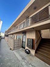 8449 Blackburn Ave, Unit 2 in Los Angeles, CA - Foto de edificio - Building Photo