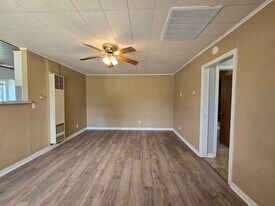 310 W Chicago St in Shawnee, OK - Building Photo