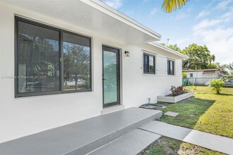 3241 SW 40th Ave in West Park, FL - Building Photo - Building Photo