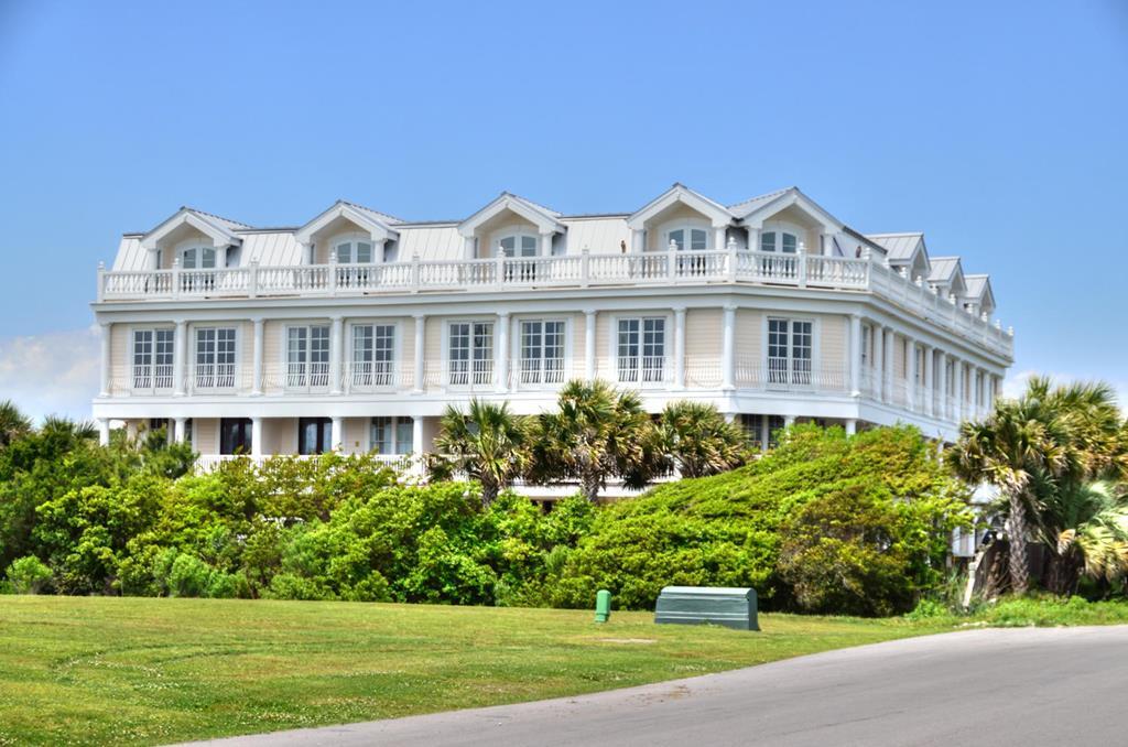 126 SE 49th St in Oak Island, NC - Foto de edificio