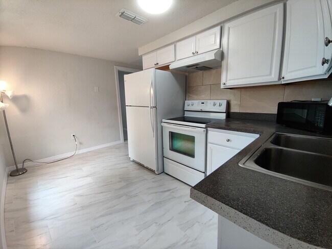 5434 11th Ave in Ft. Myers, FL - Building Photo - Building Photo