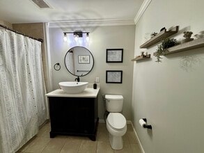 34 Schoolhouse Dr, Unit 203 in West Hartford, CT - Building Photo - Building Photo