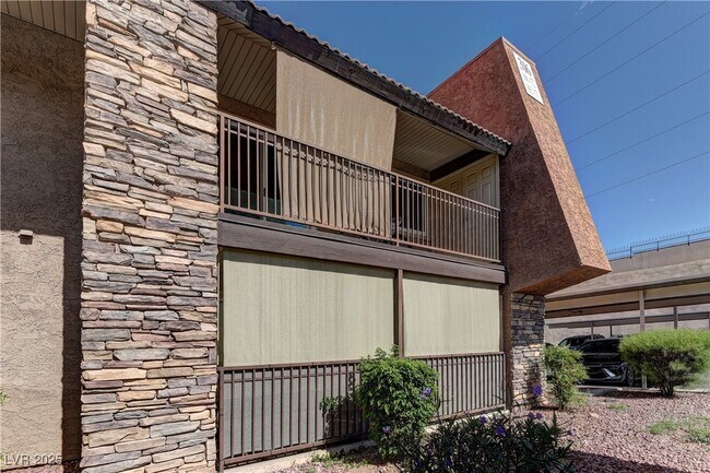 5097 Indian River Dr in Las Vegas, NV - Building Photo - Building Photo