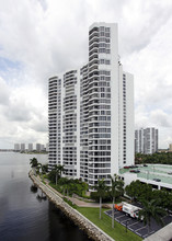 Towers 100 - 600 in Aventura, FL - Building Photo - Building Photo