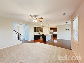 1637 Robindale Dr in Nashville, TN - Foto de edificio - Building Photo