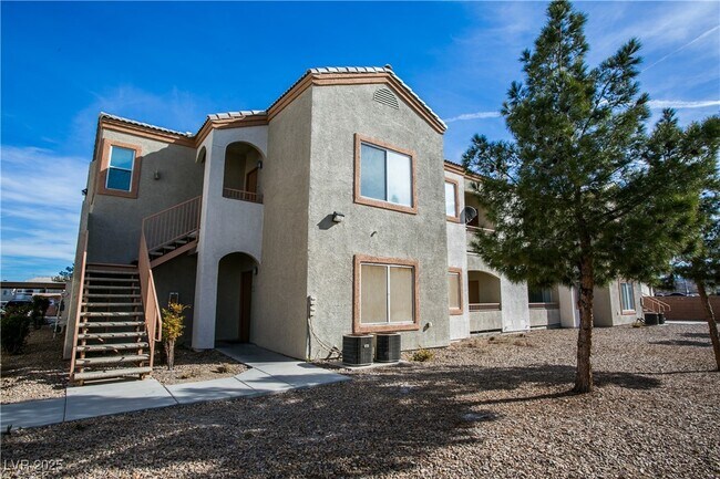 4655 Gold Dust Ave in Las Vegas, NV - Building Photo - Building Photo