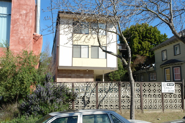 2017 Delaware St in Berkeley, CA - Foto de edificio - Building Photo