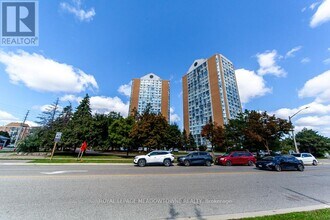 35 Trailwood Dr in Mississauga, ON - Building Photo - Building Photo