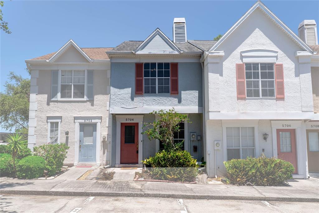 5704 Bratton Dr in Temple Terrace, FL - Building Photo