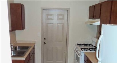605 39th Pl in Fairfield, AL - Building Photo - Building Photo