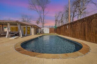 2404 Crestview Cir in Irving, TX - Building Photo - Building Photo