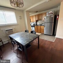 929 Edgemore Rd in Philadelphia, PA - Building Photo