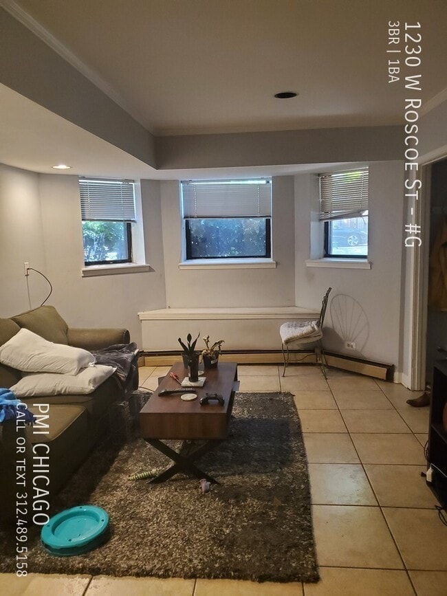 property at 1230 W Roscoe St