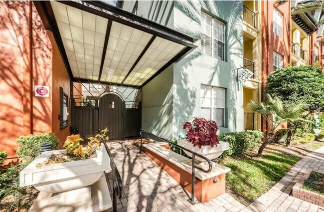 property at 2411 W Horatio St