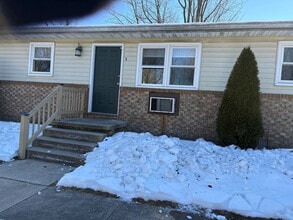 2449 Charles Town Rd in Kearneysville, WV - Foto de edificio - Building Photo