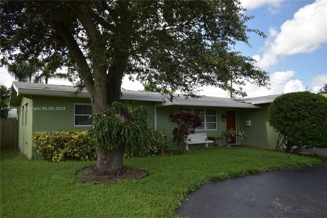 8420 NW 16th St in Pembroke Pines, FL - Building Photo - Building Photo