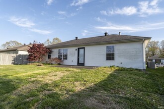 4634 Boardwalk Dr in Evansville, IN - Foto de edificio - Building Photo