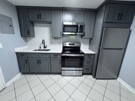27 Gordon St in Framingham, MA - Building Photo