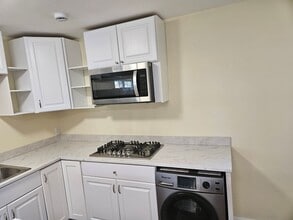 837 Via Juanita in San Marcos, CA - Foto de edificio - Building Photo