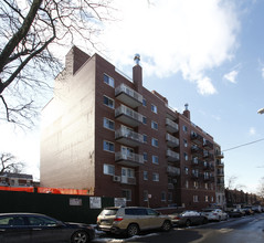 64-73 Austin St in Rego Park, NY - Building Photo - Building Photo