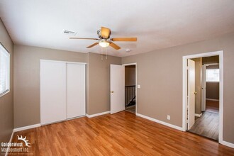 898 Slumpstone Way in Las Vegas, NV - Building Photo - Building Photo