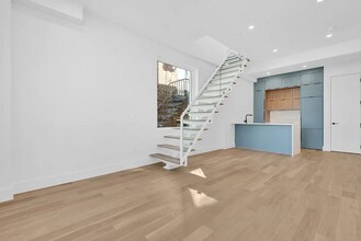97 Seigel St in Brooklyn, NY - Building Photo - Building Photo