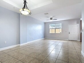 2380 Bella Vista Dr in Davenport, FL - Foto de edificio - Building Photo